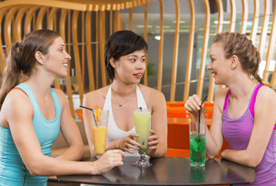 Ez-Runner - Website - Friends in Cafe