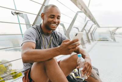 Ez-Runner - Website - Man on Mobile